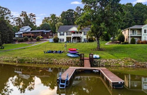 LKJ - Lakefront Home, Hot tub, Fire Pit, Games and Movie Room! - Foto 74