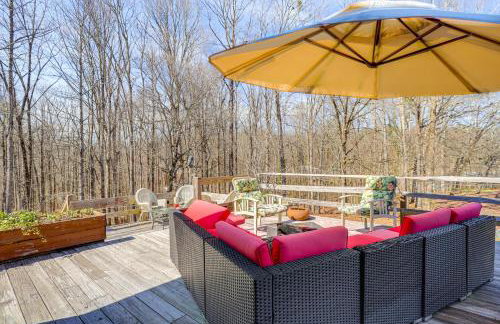 Large Deck: Luxe 6-Acre Retreat in Dahlonega! - Photo 24