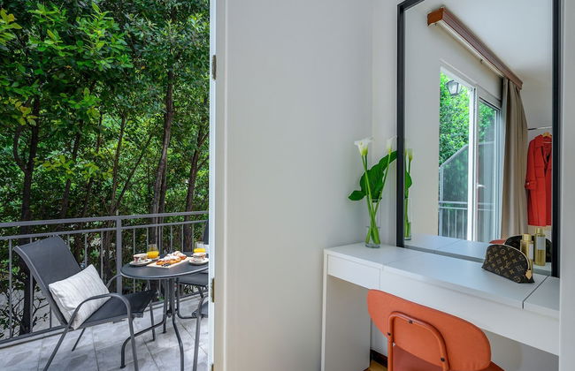 Yellow house with private parking - Photo 24