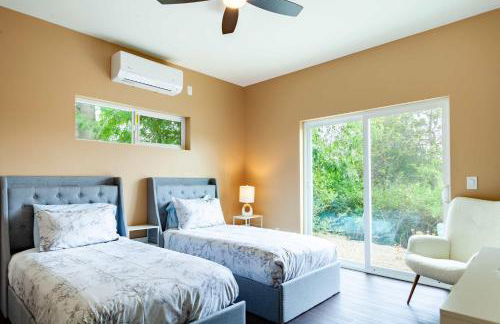 Cozy 2BR Home Mountain Views Pet Friendly - Foto 5