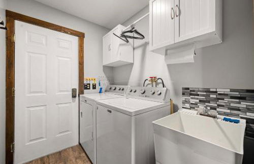 Family-Friendly Cabin with Heated Pool & Sauna - Foto 14