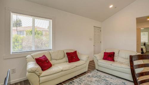 Quaint Concord Home with Covered Porch Near Hiking - Foto 5