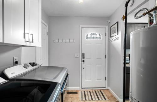 Lake Cottage with Hot Tub and Game Room - Foto 31