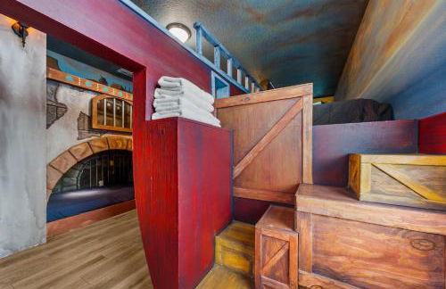 Happiest Home on Earth - Custom Pirate & Nature Bunks 8 King Suites Theater & Pool - Foto 38