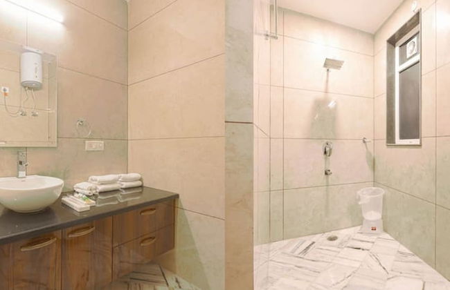 Peaceful City Paradise w King Bed Tub - Foto 10