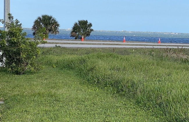 Waterfront Paradise on half an acre - Foto 23