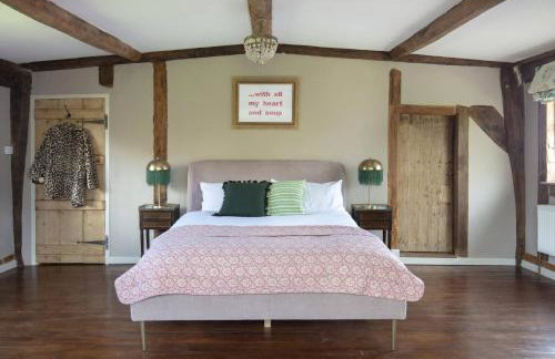 Farmhouse in Suffolk with wild swimming & hot tub - Photo 38