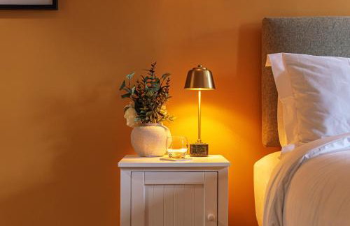 Central Whitchurch - Lowcross House Guest Bedroom 4 - Photo 7