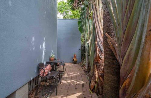 Nawlins vibe with rooftop verandah near Riverwalk and downtown - Foto 45