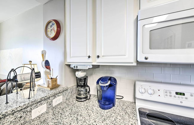 Oceanfront Panama City Beach Condo w/ Pool Access - Foto 25