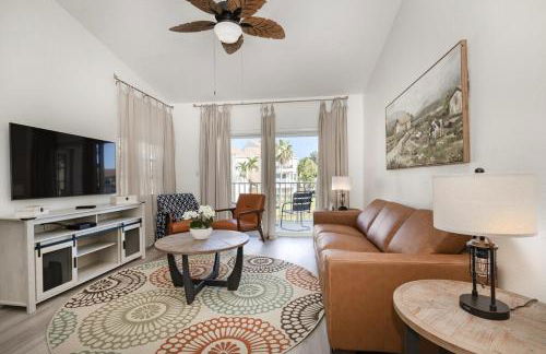 Pondview Modern Farmhouse Condo Half Mile to Beach - Foto 7