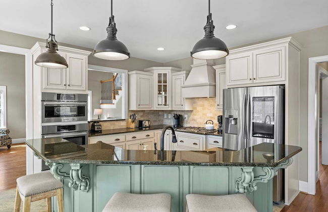 Sleeps 22, Lakefront w/ Private Dock & Pool, 2 Houses Lake Living by Avantstay - Foto 20