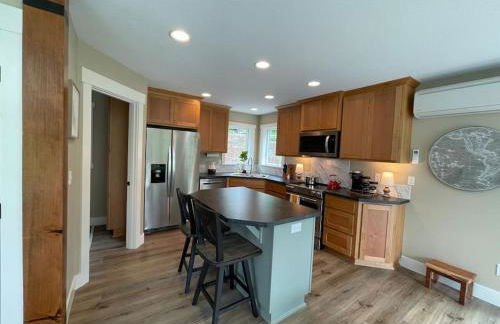 Romantic Cozy Cabin Walk to lake Hot tub Bikes Kayaks Grill - Foto 4