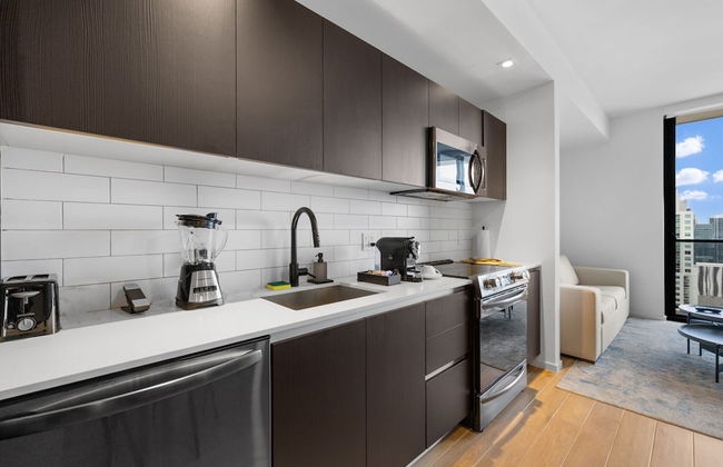 Luxurious Condo Downtown Miami Heart - Photo 17