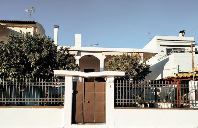 Charming 2-bed Vacation House in Lagonisi Attikis - Photo 1