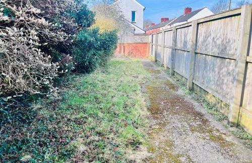 Charming End of Terrace Home with Garden - Foto 8