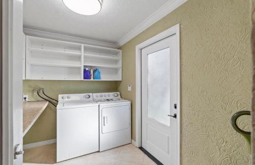 Tropical Haven Fully Remodeled Entire home Sleep 6 - Foto 31