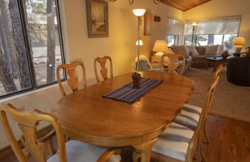 3BR Flagstaff Escape with Deck and Pine Views - Foto 28