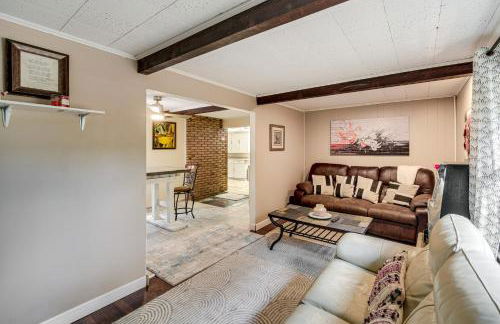 Easy Cleveland Access! Quiet Suburb Stay with Yard - Foto 13