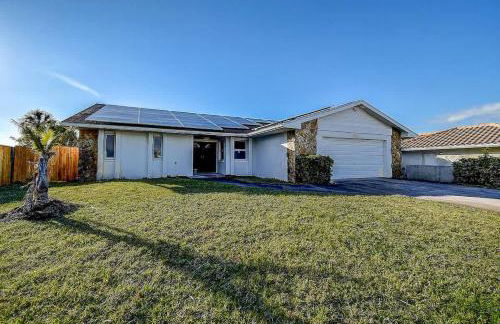 Family Waterfront 4BR Home Heated Pool Private Pier - Photo 2