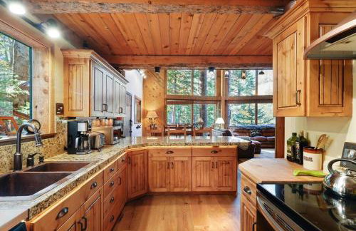 Beartooth Lodge with Hot Tub and Stuart Falls Views - Foto 39