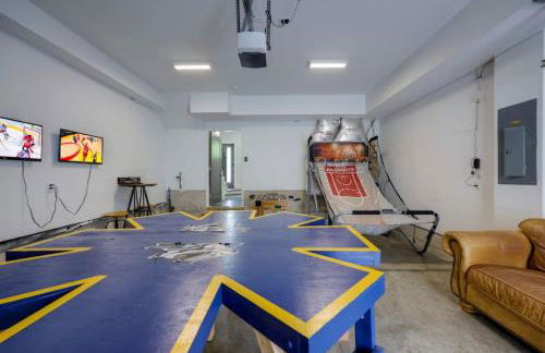 Modern Townhome, Large Game Room, 10min to Downtown! Sleeps 10! - Foto 7