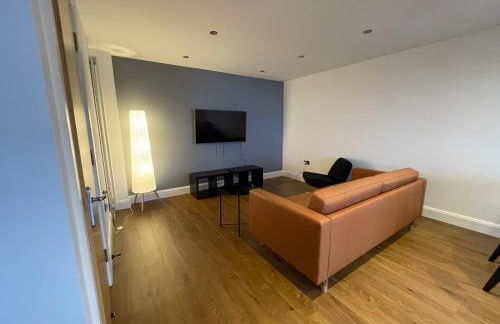 1 bedroom city centre apartment with free parking - Foto 3