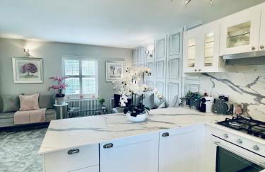 Cotswold Chic Retreats "Cloud Nine" Central Chipping Campden-Parking-Garden - Photo 4