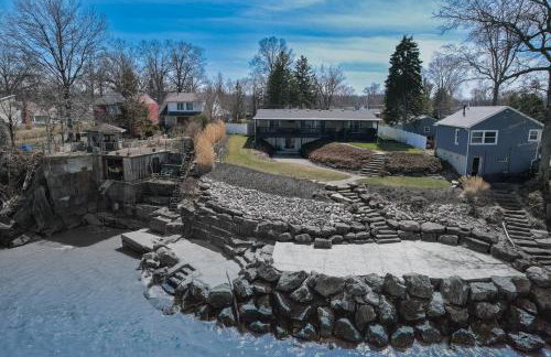 Lakefront 5 Bedroom Vacation Home - Sleeps 12! - Foto 1