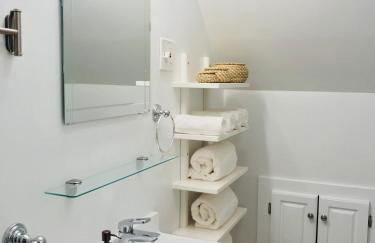 Charming 2BR Getaway with Modern Comforts - Foto 37