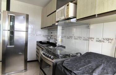 Apto Inteiro - Com roupa de cama e banho - Elevador - Garagem - Wi-fi - Vista Mar de todas as janelas e varanda - Foto 28