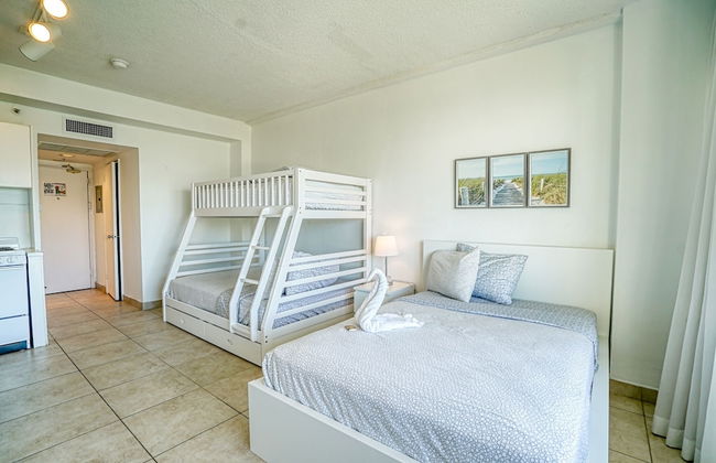 Deluxe Studios and Apartments at the Casablanca - Photo 94