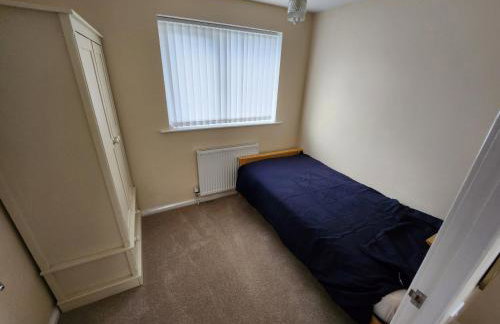 3 bed House Lovely & Modern - Photo 15