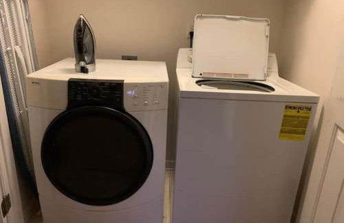 Lovely two-story house with spacious backyard - Foto 18