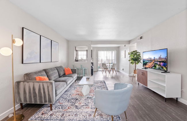 Spacious and Cozy King Bed 2BR Suite 5 Min to DT - Foto 1