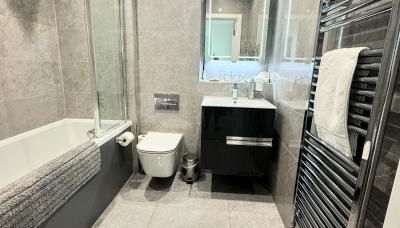 Stunning Beach Front Apartment with Sea views, FREE Parking & Balcony - Foto 4