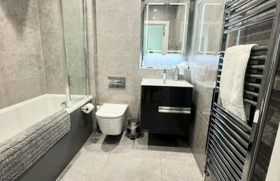 Stunning Beach Front Apartment with Sea views, FREE Parking & Balcony - Foto 4