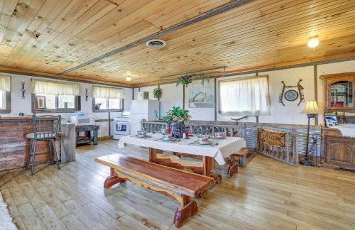 Pet-Friendly Purdy Home with Horse Stables and Trails! - Foto 8