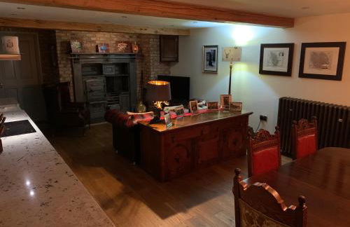 Luxury Boutique Country Cottage With Hot Tub - Photo 34