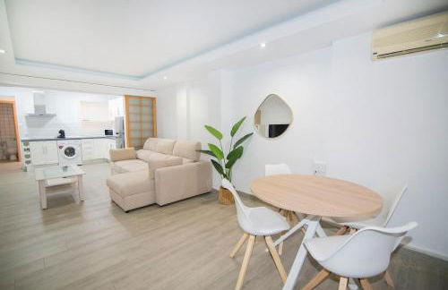 Stylish 3-Bedrooms Getaway with Terrace & Pool - Foto 33