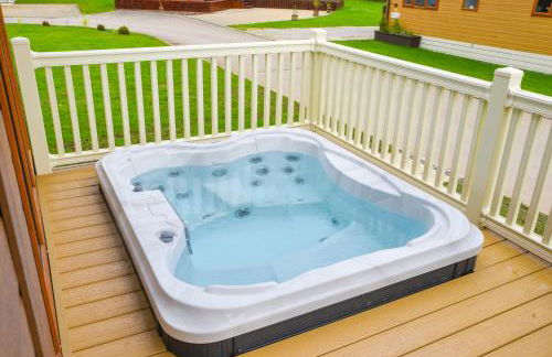 Rowan Lodge with Hot Tub - Foto 4