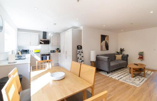 Stylish 2-Bedroom Stay with All Comforts of Home # 2 - Foto 12