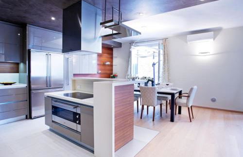 State of the art home suite with 180 degree panoramic lake view, pool and spa sleeping up to 10 guests by Italian Apartments - Foto 18