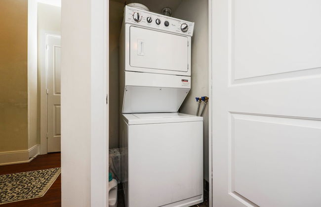 Sarkar Suites - 330 Burnhamthorpe Road - Photo 28