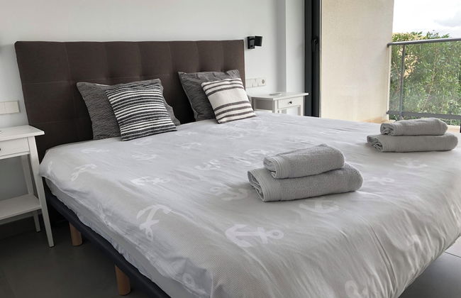 Apartment - Sleeps 4 - Parking - Garden - Pool - Foto 2