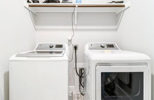 Downtown home with WiFi, central AC, furnished rooftop deck, and full kitchen - Foto 21