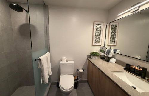 Downtown Condo with Den and Pool Access - Foto 11