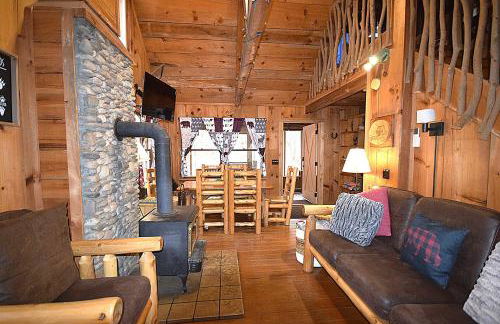 Ma & Pa's cabin at Cabin Fever in NC - Photo 8