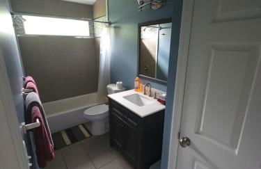 Beautifully Updated Lakefront Escape-Pets welcome! - Foto 28