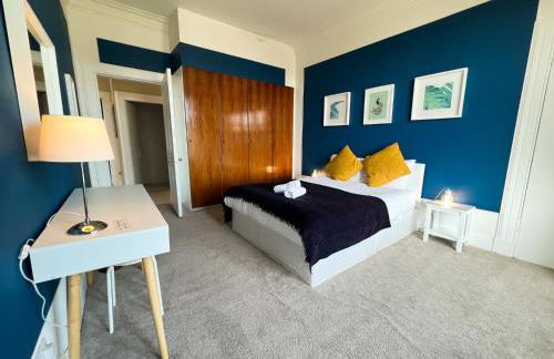 A Spacious Flat with Character - Private Car Space - Foto 20